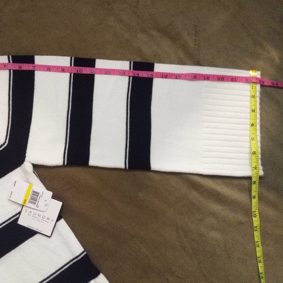 *NWT* free shipping LAUNDRY by Shelli Segal Oversized Turtleneck Sweater Size M - Picture 6 of 7